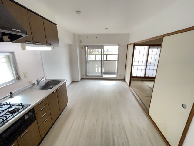 芦屋市川西町の賃貸マンションの居間・リビング