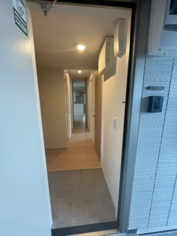 西宮市高木西町のアパートの玄関
