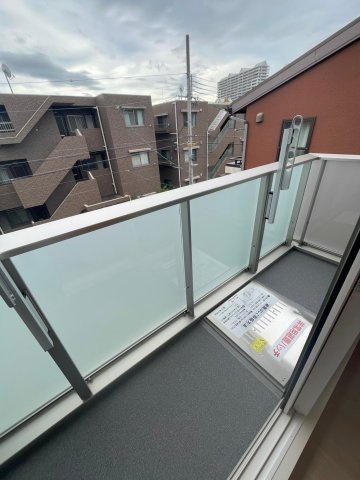 西宮市高木西町のアパートのバルコニー