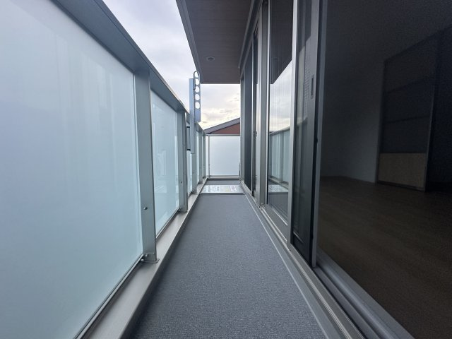 西宮市高木西町のアパートのバルコニー