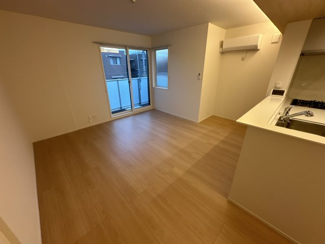西宮市高木西町のアパートの居間・リビング