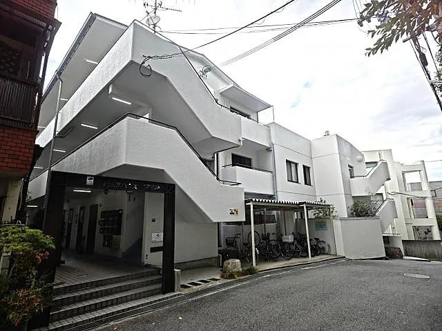 神戸市灘区岩屋中町４丁目の賃貸マンションの外観