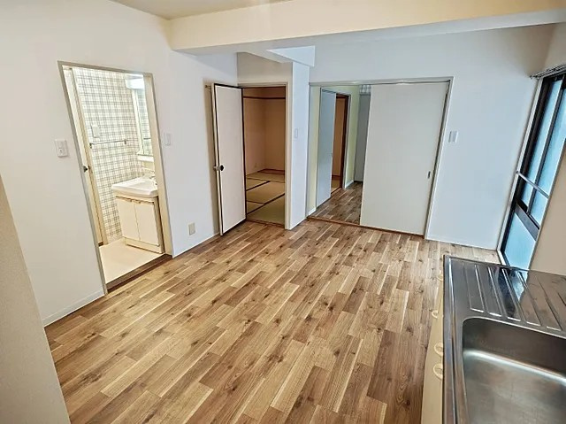 神戸市灘区岩屋中町４丁目の賃貸マンションの居間・リビング