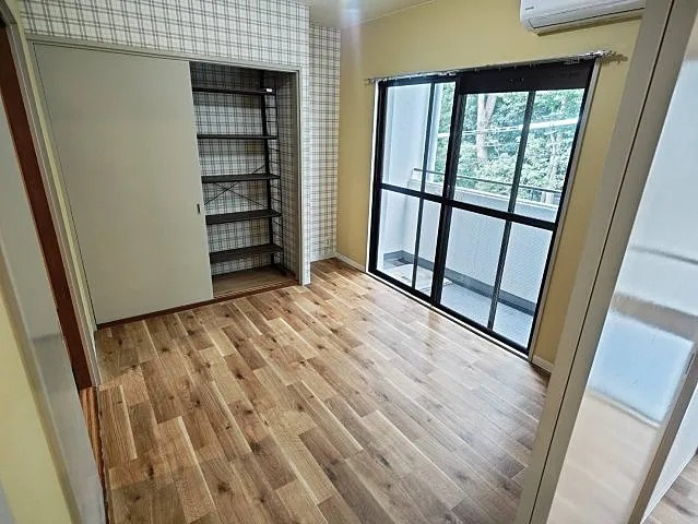 神戸市灘区岩屋中町４丁目の賃貸マンションの居間・リビング