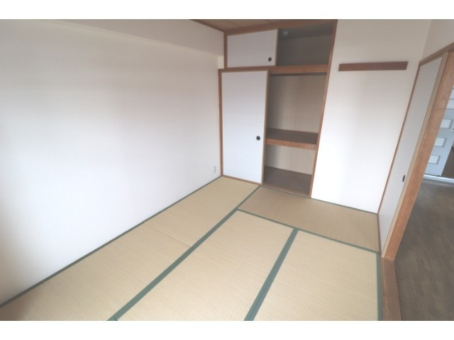 西宮市下大市東町の賃貸マンションの居間・リビング