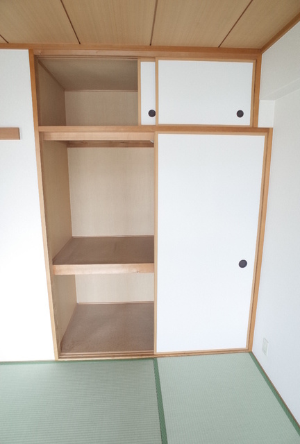 西宮市下大市東町の賃貸マンションの収納