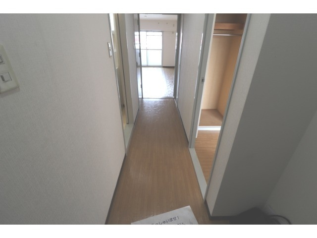 西宮市下大市東町の賃貸マンションの玄関