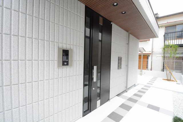 西宮市甲子園浜田町の賃貸マンションのエントランス