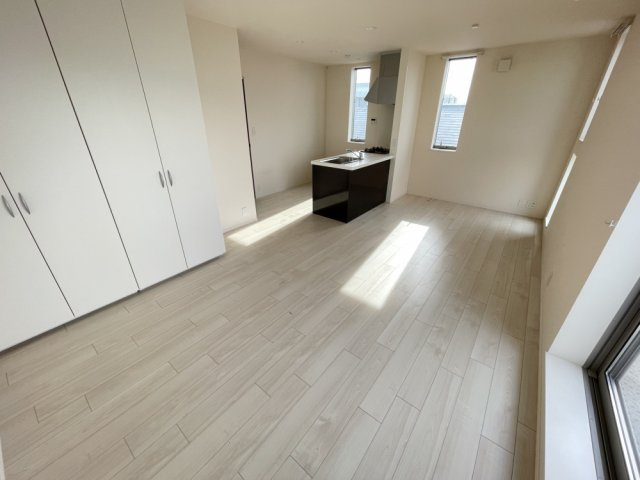 西宮市甲子園浜田町の賃貸マンションの居間・リビング