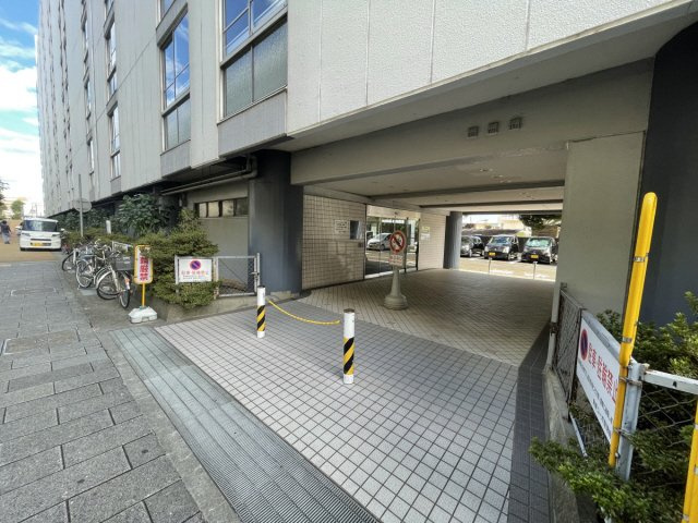 神戸市東灘区魚崎南町１丁目の賃貸マンションのエントランス