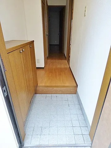 芦屋市平田町の賃貸マンションの玄関