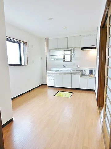 芦屋市平田町の賃貸マンションの居間・リビング
