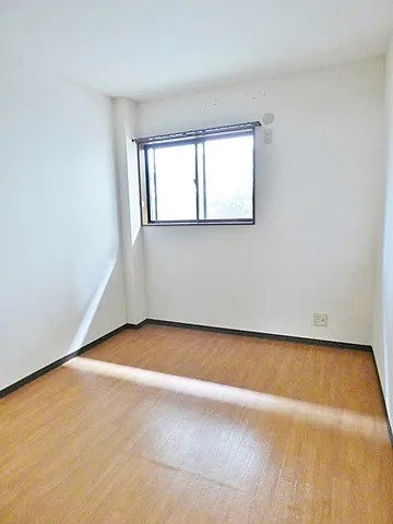 芦屋市平田町の賃貸マンションの居間・リビング