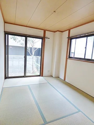 芦屋市平田町の賃貸マンションの居間・リビング