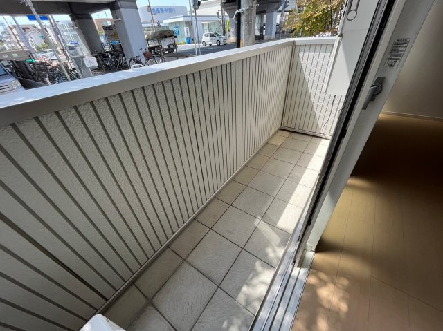 西宮市若松町のアパートのバルコニー