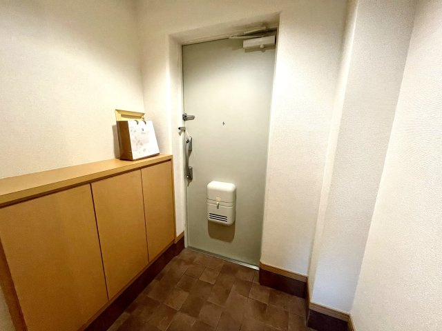 西宮市神園町の賃貸マンションの玄関