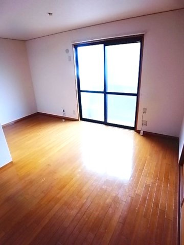 西宮市高木東町のアパートの居間・リビング