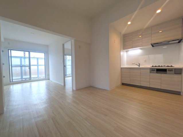 西宮市甲子園口北町の賃貸マンションの居間・リビング