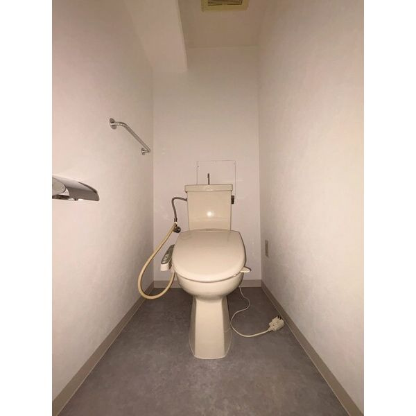 西宮市中浜町の賃貸マンションのトイレ