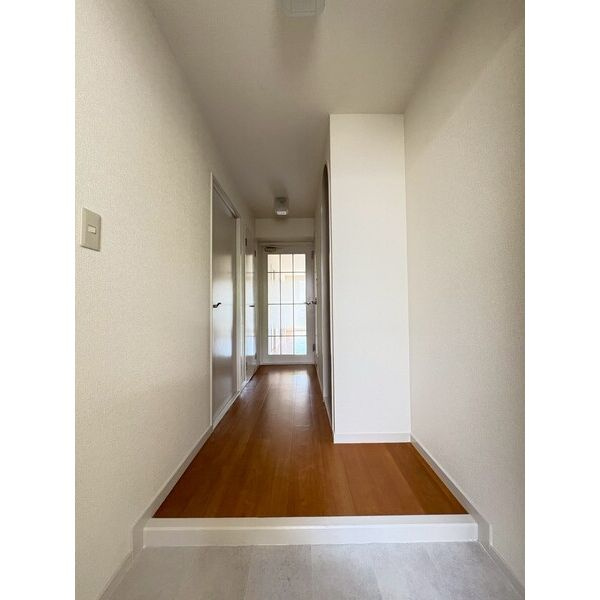 西宮市中浜町の賃貸マンションの玄関