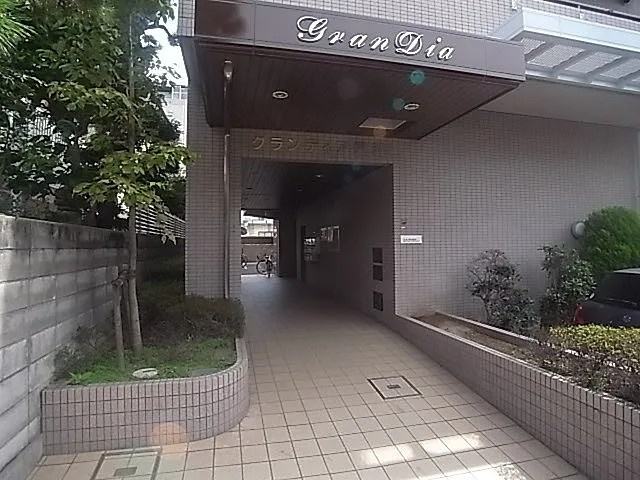 神戸市東灘区魚崎北町６丁目の賃貸マンションのエントランス