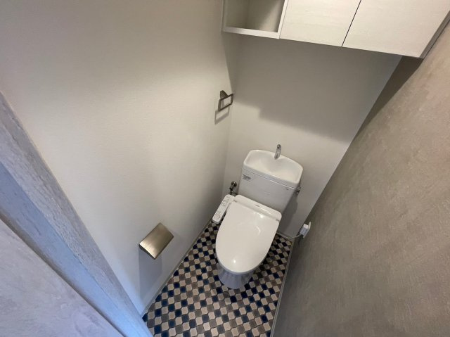 西宮市甲東園２丁目の賃貸マンションのトイレ
