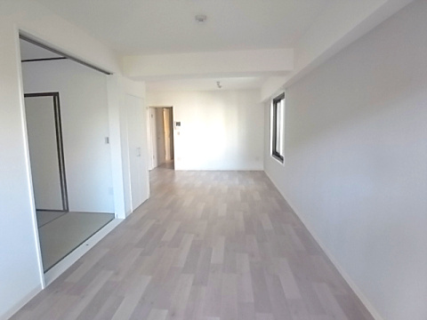 西宮市甲東園２丁目の賃貸マンションの居間・リビング
