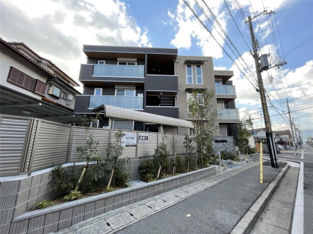 西宮市甲子園三保町のアパート