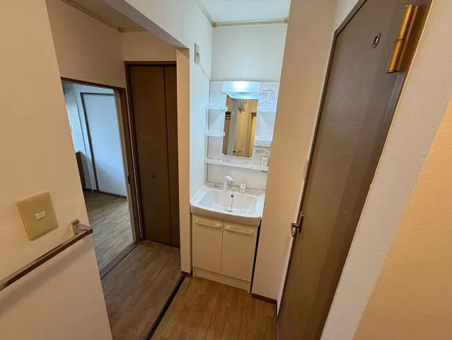 神戸市灘区篠原中町５丁目のアパートの洗面所
