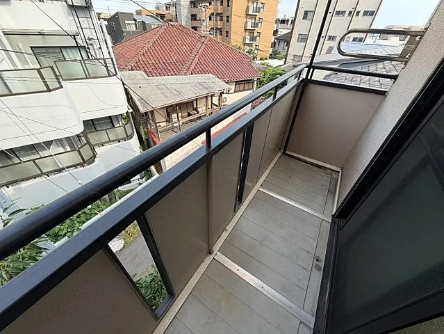 神戸市灘区篠原中町５丁目のアパートのバルコニー