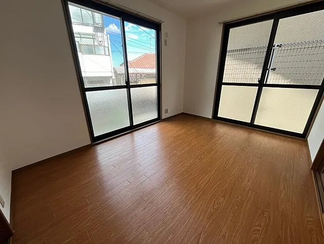 神戸市灘区篠原中町５丁目のアパートの居間・リビング
