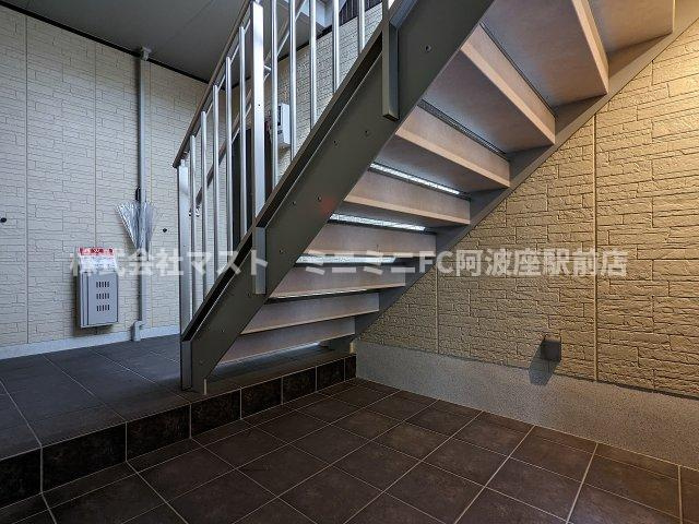 大阪市福島区吉野１丁目のアパートのロビー