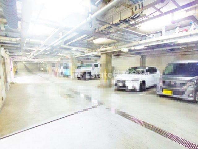 ヘリオス天神町レジデンスの駐車場