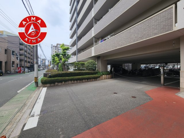 アンピール博多駅南の駐車場|ゆったりとしたスペースがある駐車場です。