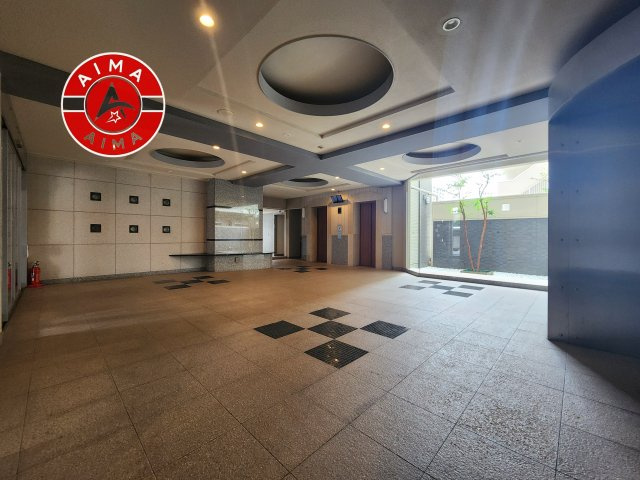 アンピール博多駅南のロビー|温かみのあるエントランスロビーです。