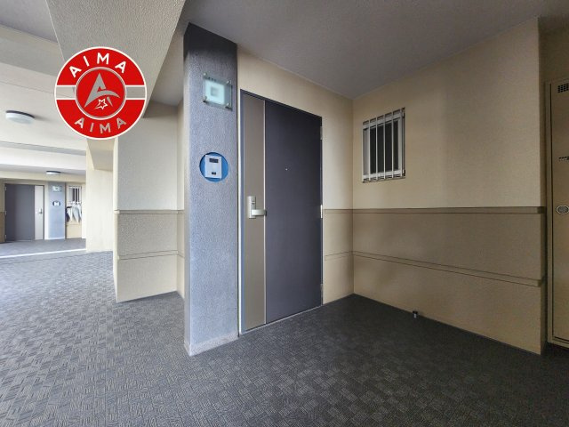 アンピール博多駅南の玄関|きれいに整えられた外玄関で、住まいの第一印象も良好です。