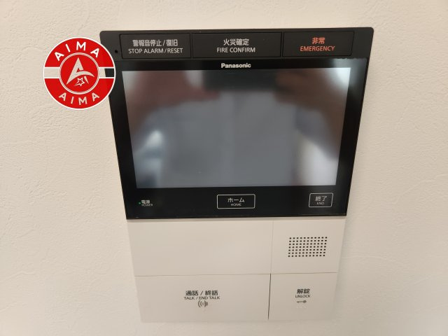 アンピール博多駅南のセキュリティ|玄関を開ける前に、室内のモニターで来訪者の顔と姿をしっかりと確認できるTVモニター付きインターホンを完備。