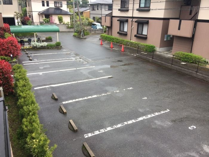 セジュール若葉 D棟の駐車場|駐車スペースもあります☆