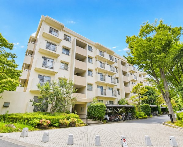 【外観】 | けやきが丘住宅7号棟/大型ロフト付き/天井高3.9ｍ超 | ◆管理体制良好なマンションです。清潔感のあるエントランスに開放感のある住環境。