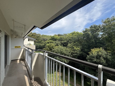 【バルコニー】 | けやきが丘住宅7号棟/大型ロフト付き/天井高3.9ｍ超 | ◆日当たり良好なバルコニー！毎日のお洗濯にも嬉しいですね！

