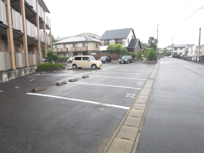 セイシェル・大山 C棟の駐車場|駐車スペースもあります☆