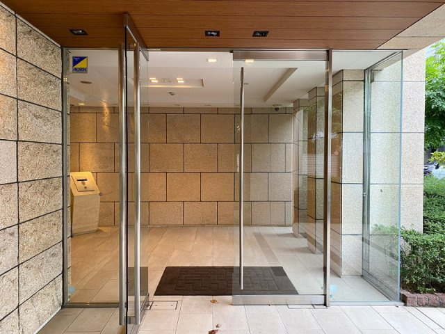 クレストフォルム東大島のエントランス