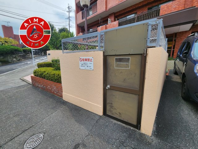 平尾パインマンションのその他共用部分|敷地内には、ゴミ出しが可能な専用ゴミ置き場を完備。