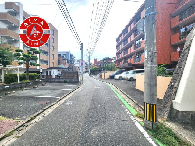 平尾パインマンションの現況写真|前面道路含む現地の写真です。