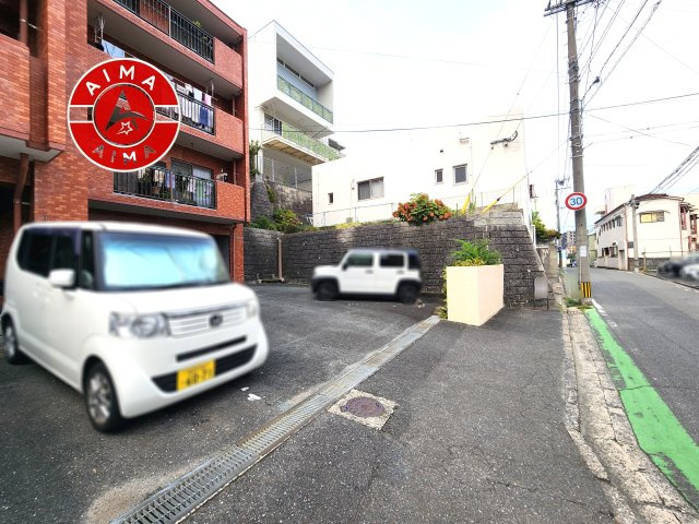 平尾パインマンションの駐車場|ゆったりとしたスペースがある駐車場です。