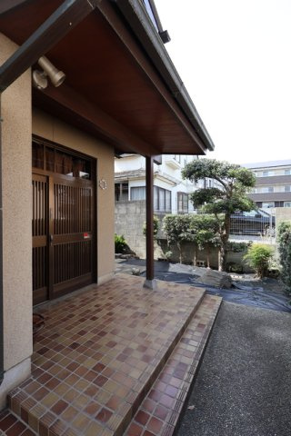 東区戸建て のエントランス