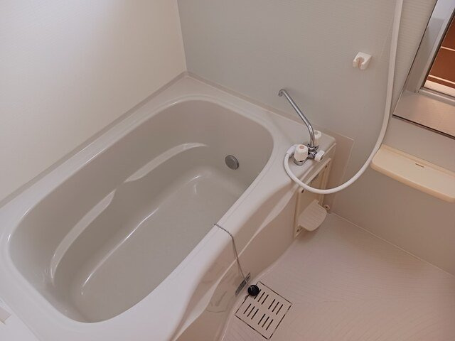 日々の疲れを癒すお風呂付です