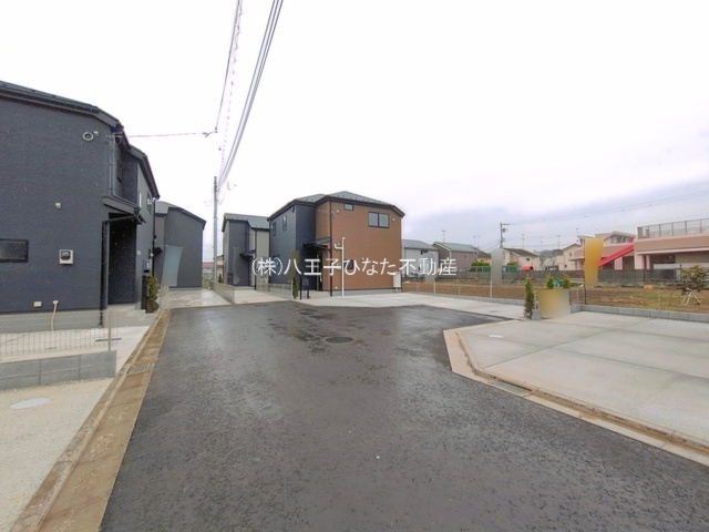 『八王子市新築戸建て』八王子市上壱分方町425-1【仲介手数料無料】　１８期の前面道路含む現地写真|～仲介手数料無料☆八王子ひなた不動産～八王子市上壱分方町　新築戸建て