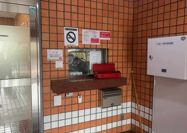 【受付】 | スターハイツ相模大野駅前 | 受付はマンションコンシェルジュがいる場合もあれば、管理人が滞在する小部屋を総称して呼ぶことがあります。主にエントランスに設置されていることから、防犯面でも期待ができます。防犯設備がない場合はより安心！