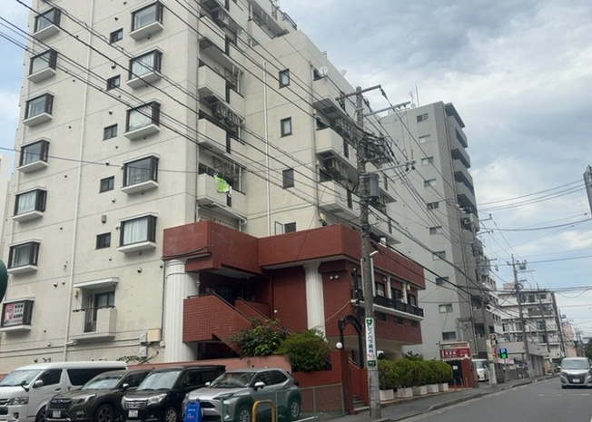 【外観】 | スターハイツ相模大野駅前 | 隣家の土地はどうなっているのか、生活利便施設が近くにあるのか、学校まで近いかなど、お客様のライフスタイルにあわせたイメージが重要です。また、近くにあると困る施設が近くにないかも確認するといいでしょう。